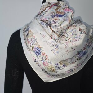 Foulard carré effet soie